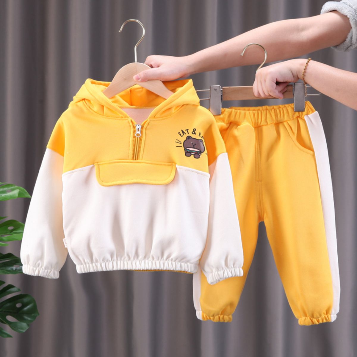 Children's clothing for boys and girls spring and autumn suits children's sports and leisure milk silk two-piece suits children's clothes