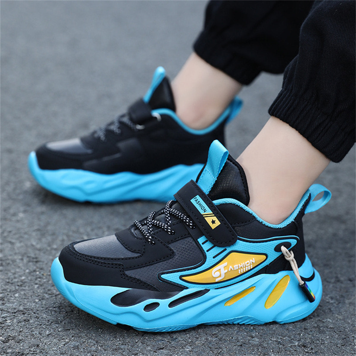 Medium and large boys' bright color matching simple design Velcro lightweight non-slip sports shoes