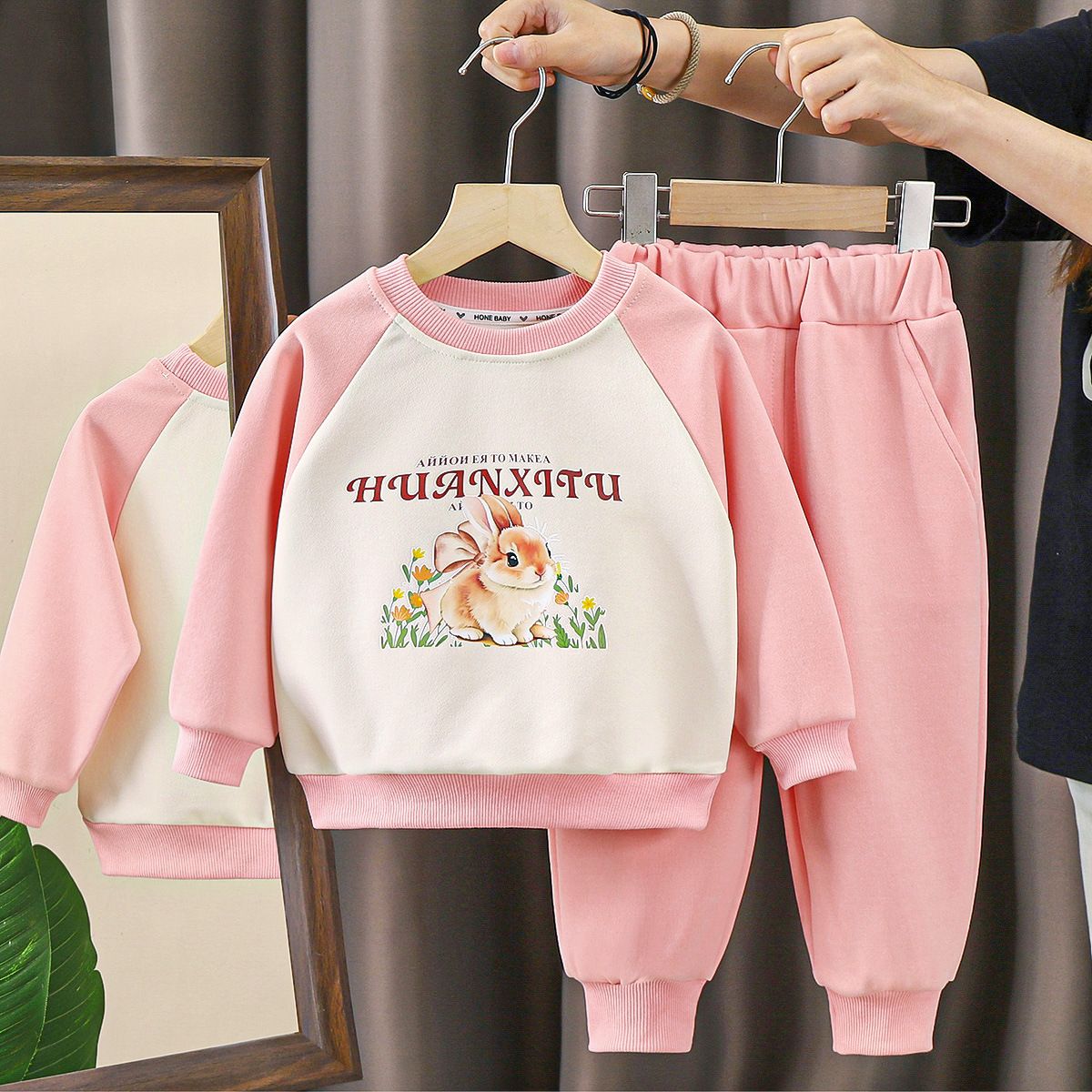 Children's sweater suits autumn and winter new styles for boys and girls, sports sweatpants for babies, cartoon children's clothing