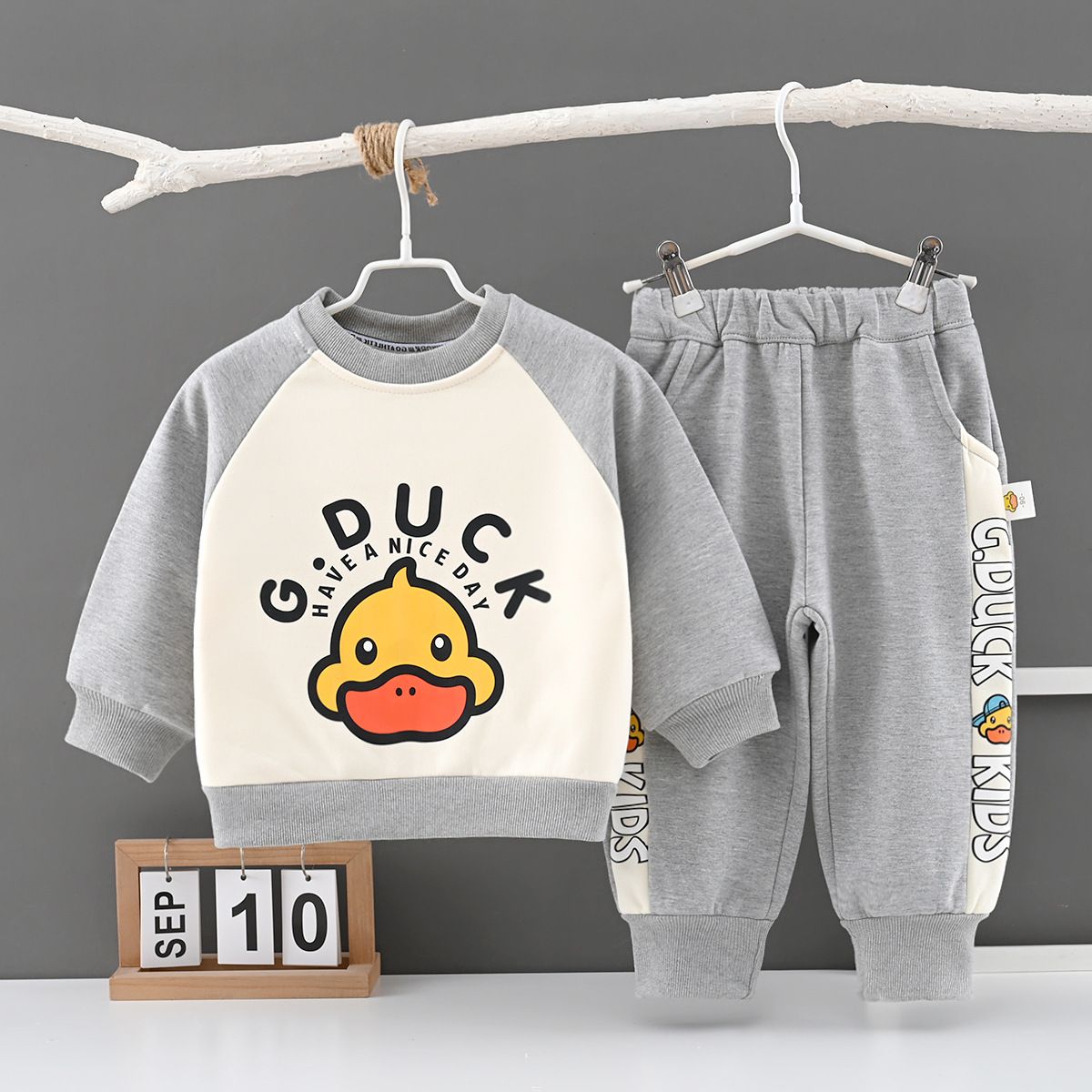 Little yellow duck children's sweater suit plus velvet new sweater for boys and girls spring and autumn long-sleeved clothes for babies