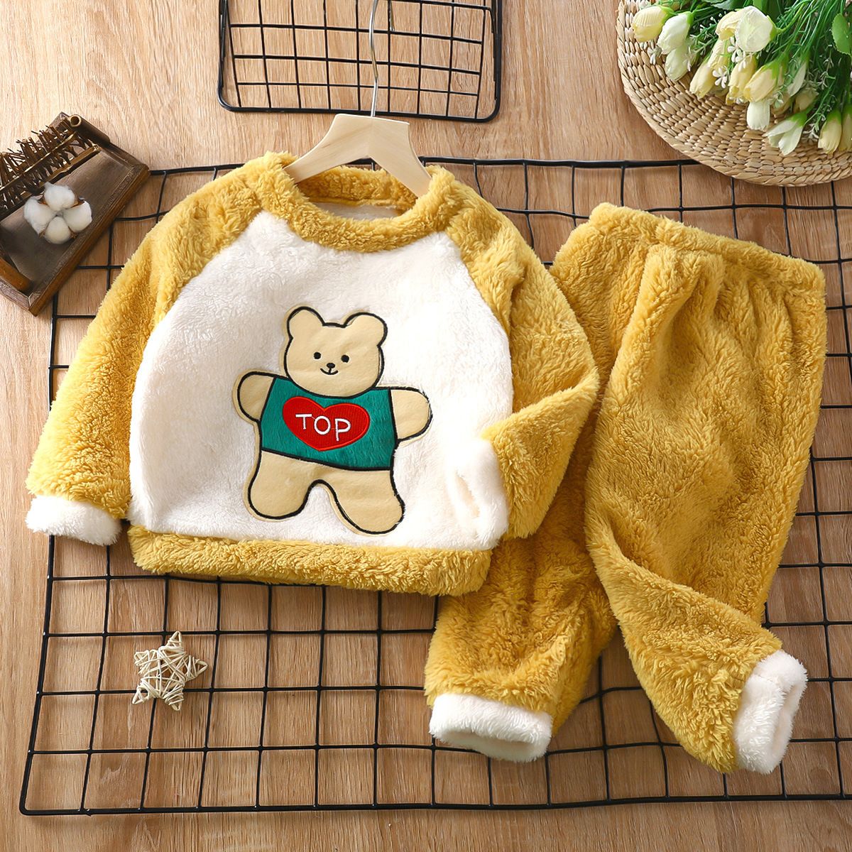 Autumn and winter children's velvet thickened pajamas for boys and girls baby velvet warm home clothes for small and medium children warm velvet pajamas