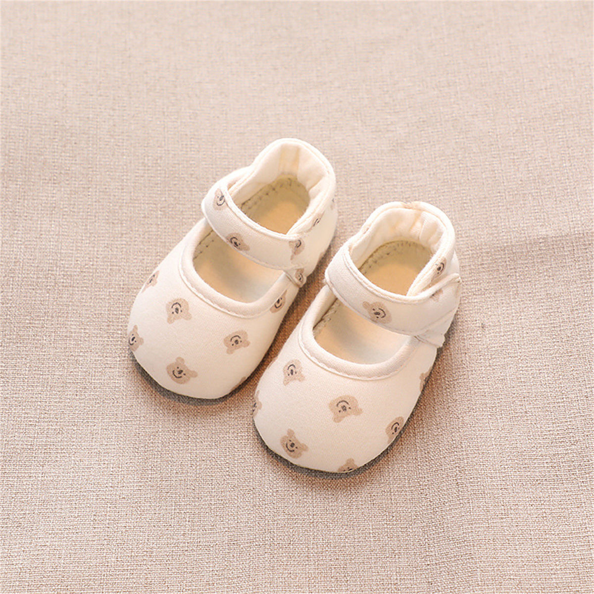 Cute bear soft-soled canvas shoes for infants and children