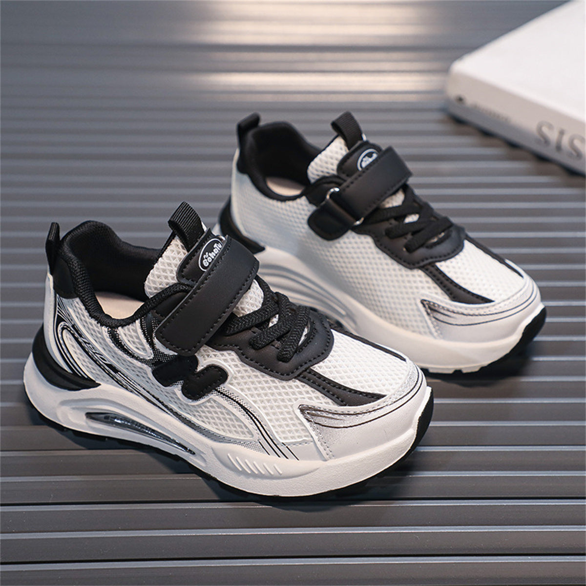 Medium and large boys and girls color matching simple style double mesh breathable ultra-light anti-odor sports shoes