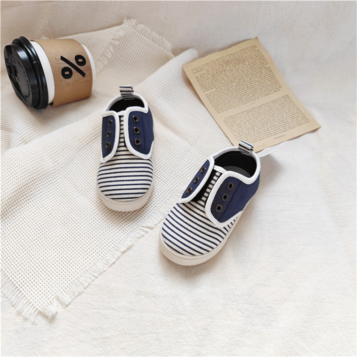 Children's and boys' simple striped casual style low-top canvas shoes