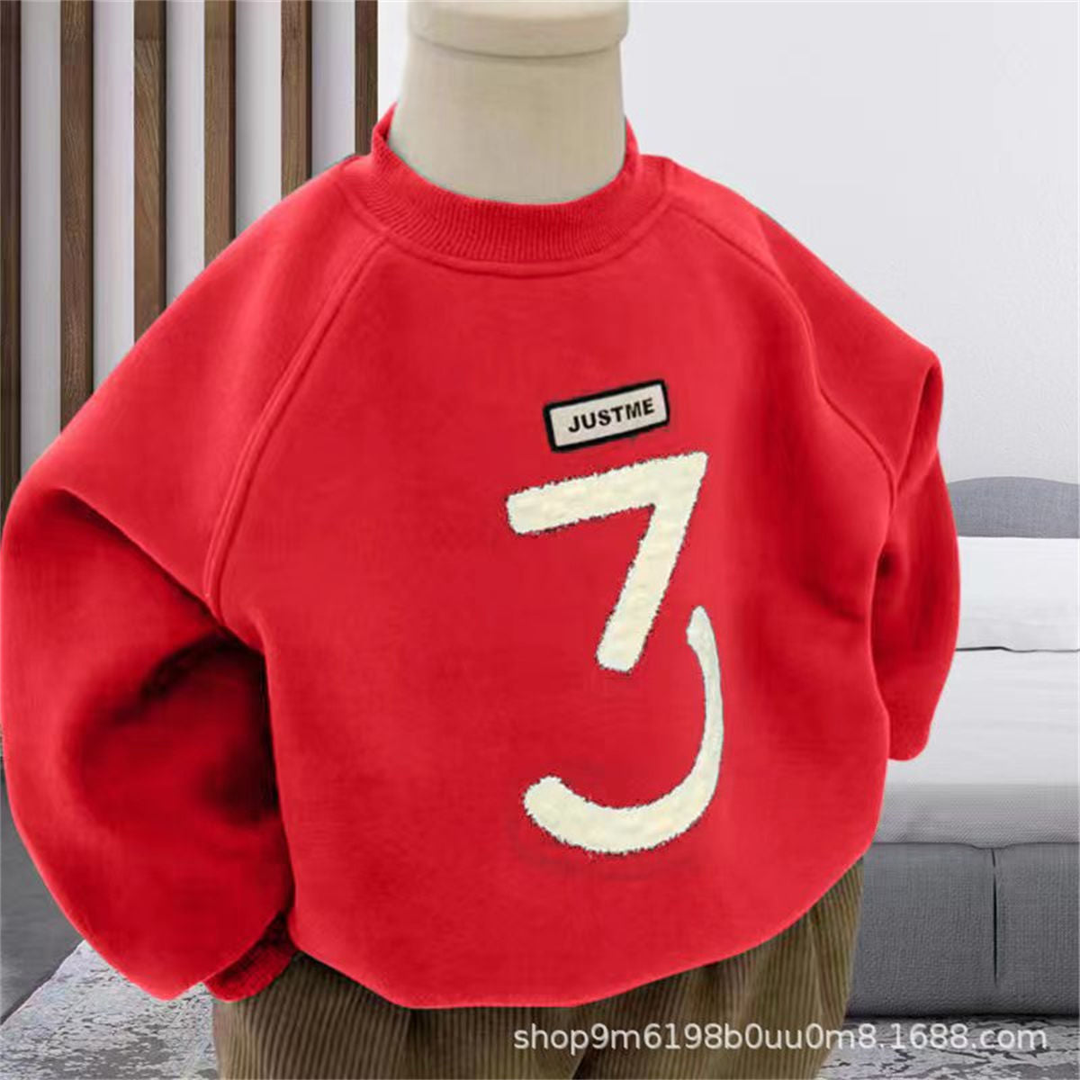 Baby boy's round neck warm thickened velvet sweatshirt with contrasting letters