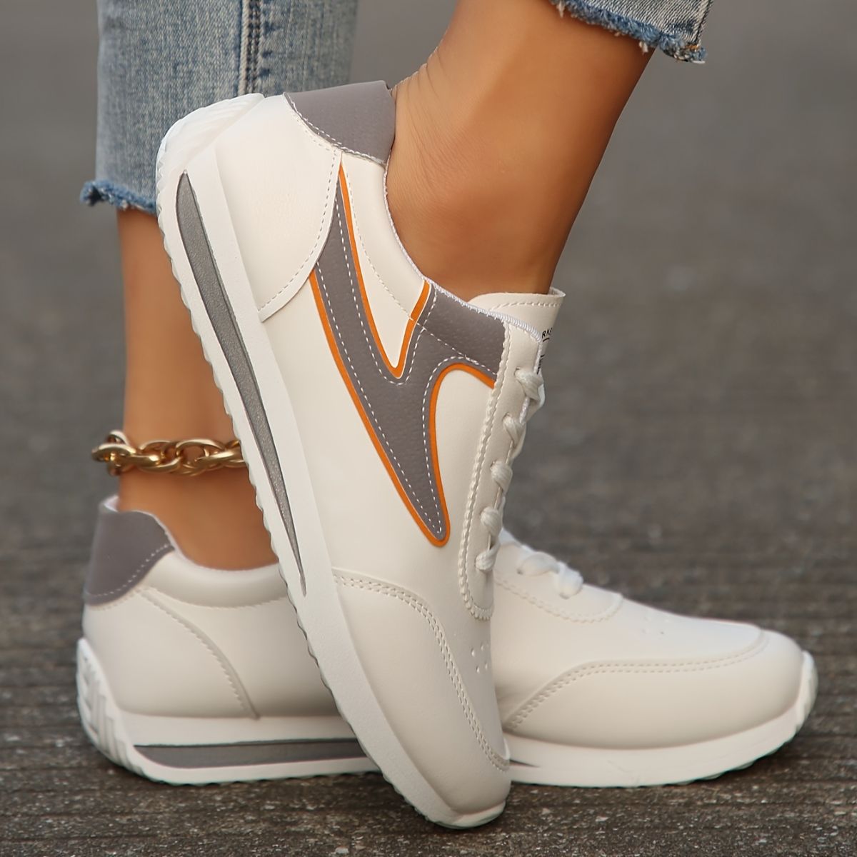 Fashionable and simple white shoes for women, low-top, soft sole, lightweight, casual and versatile ladies' Forrest Gump shoes