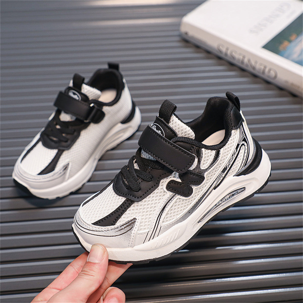 Medium and large boys and girls color matching simple style double mesh breathable ultra-light anti-odor sports shoes