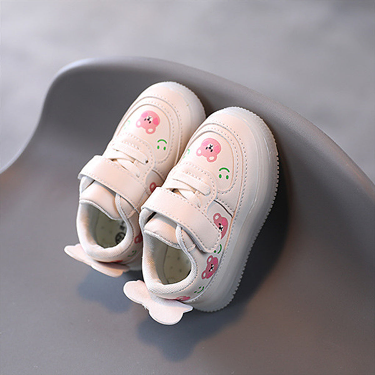 Cute pink bear style LED waterproof casual low-top sneakers for kids and girls