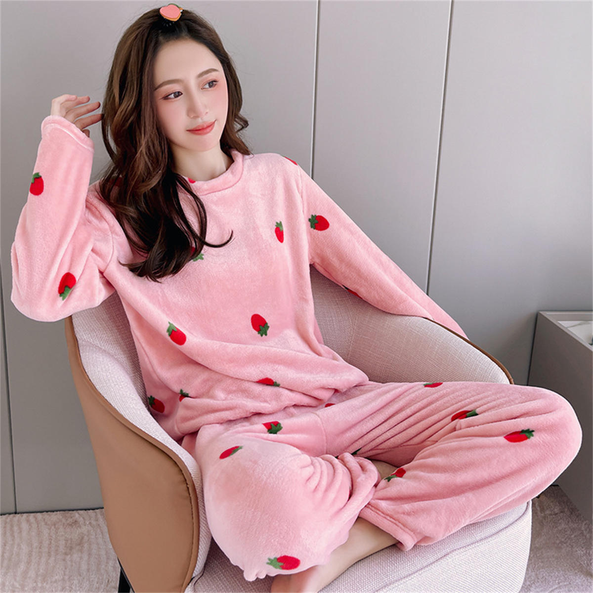 Women's autumn and winter round neck coral fleece pajamas with printed strawberry