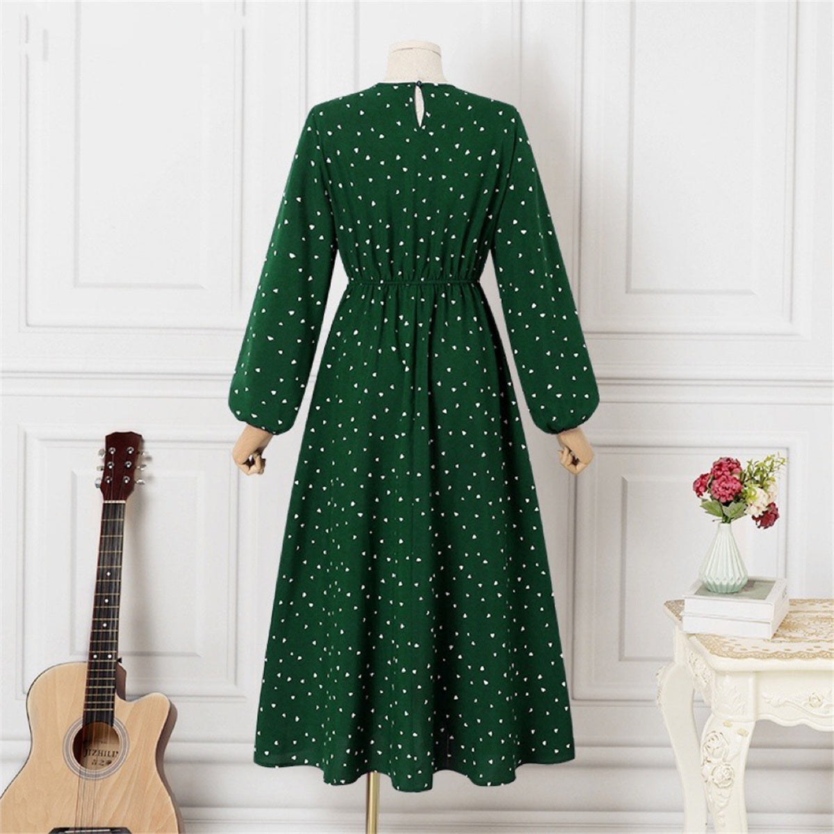 Loose waist long sleeve round neck heart-shaped print dress