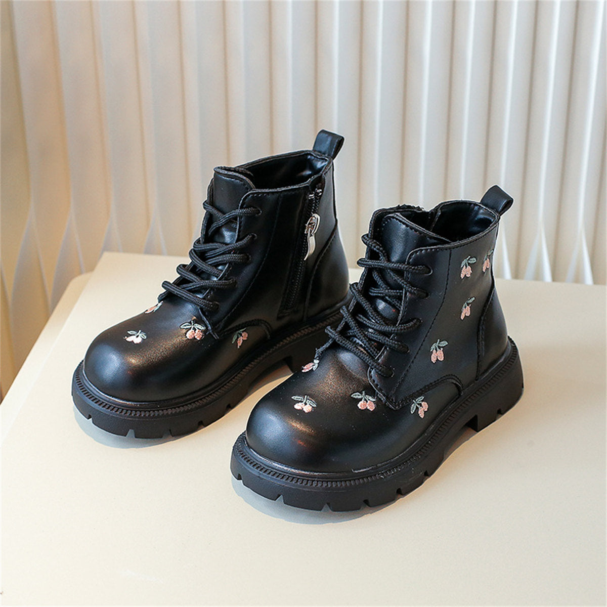 Sweet lady style embroidered waterproof and non-slip Martin boots for middle and large children