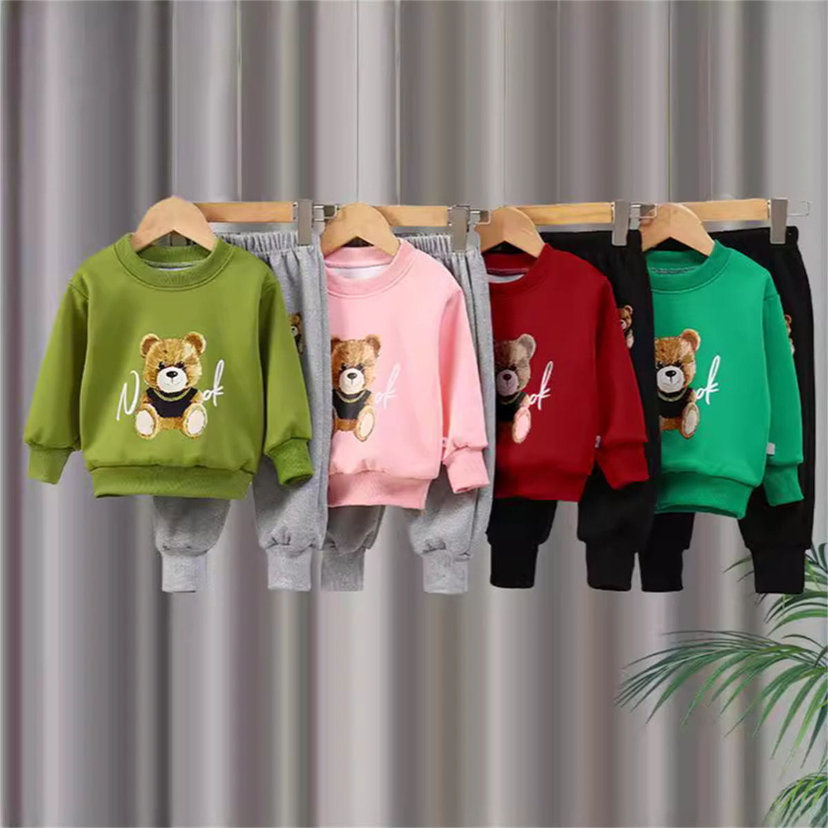 Autumn cute bear style sports style sweater suit for middle and large boys and girls