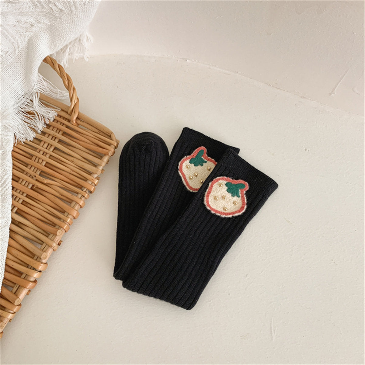 Children's cute strawberry embroidery sweet lady style pure cotton boneless middle tube socks