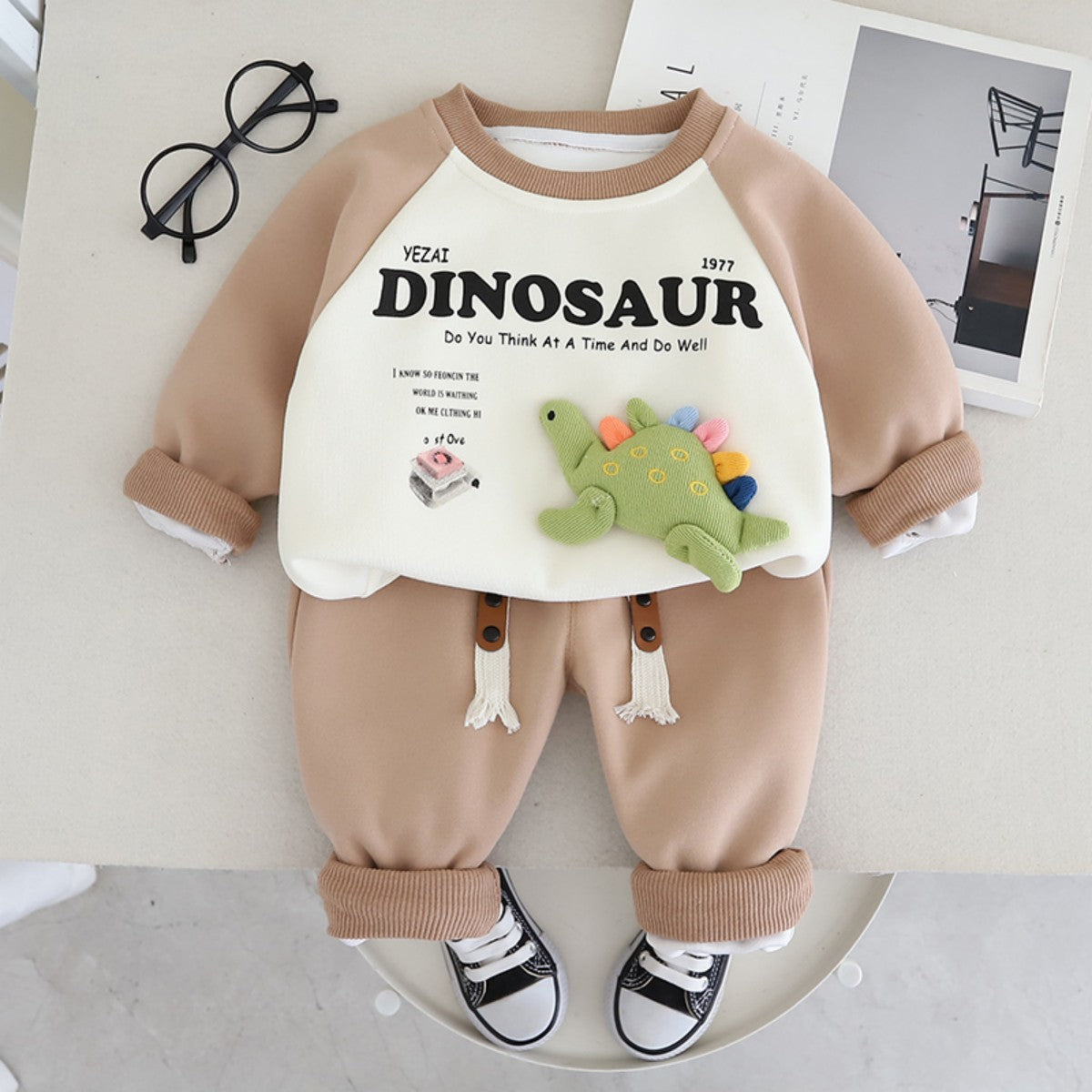 Boys autumn round neck clothing suit new small and medium-sized children's baby three-dimensional cartoon dinosaur sweater two-piece suit