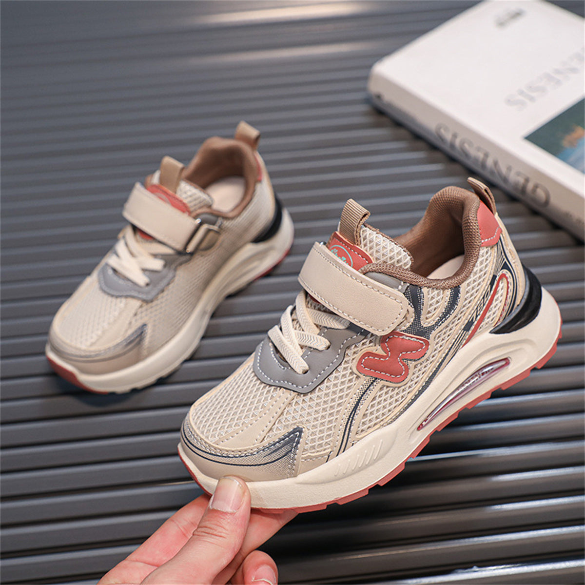 Medium and large boys and girls color matching simple style double mesh breathable ultra-light anti-odor sports shoes