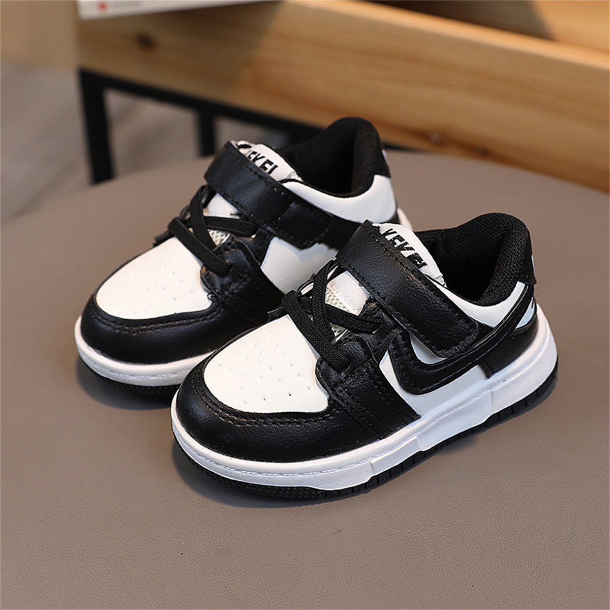 Children's and boys' autumn color matching casual style low-top sneakers