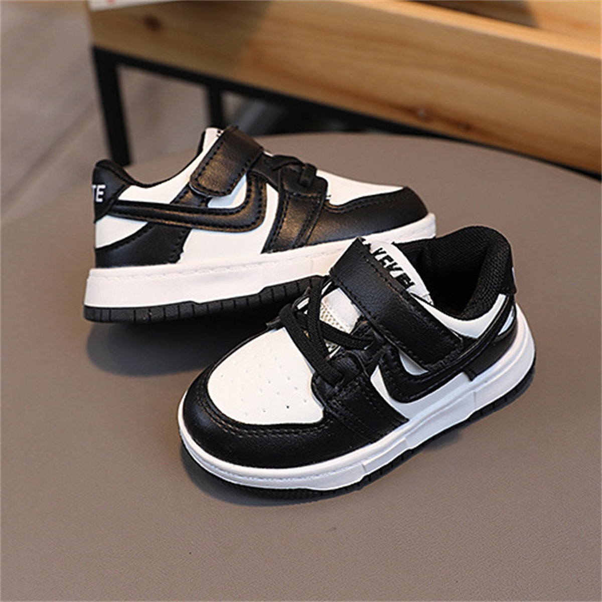 Children's and boys' autumn color matching casual style low-top sneakers