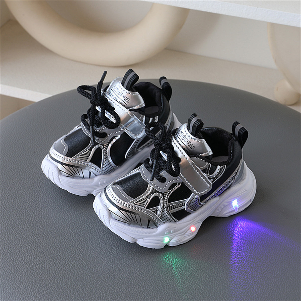 Simple style color matching luminous LED sports shoes for children and boys