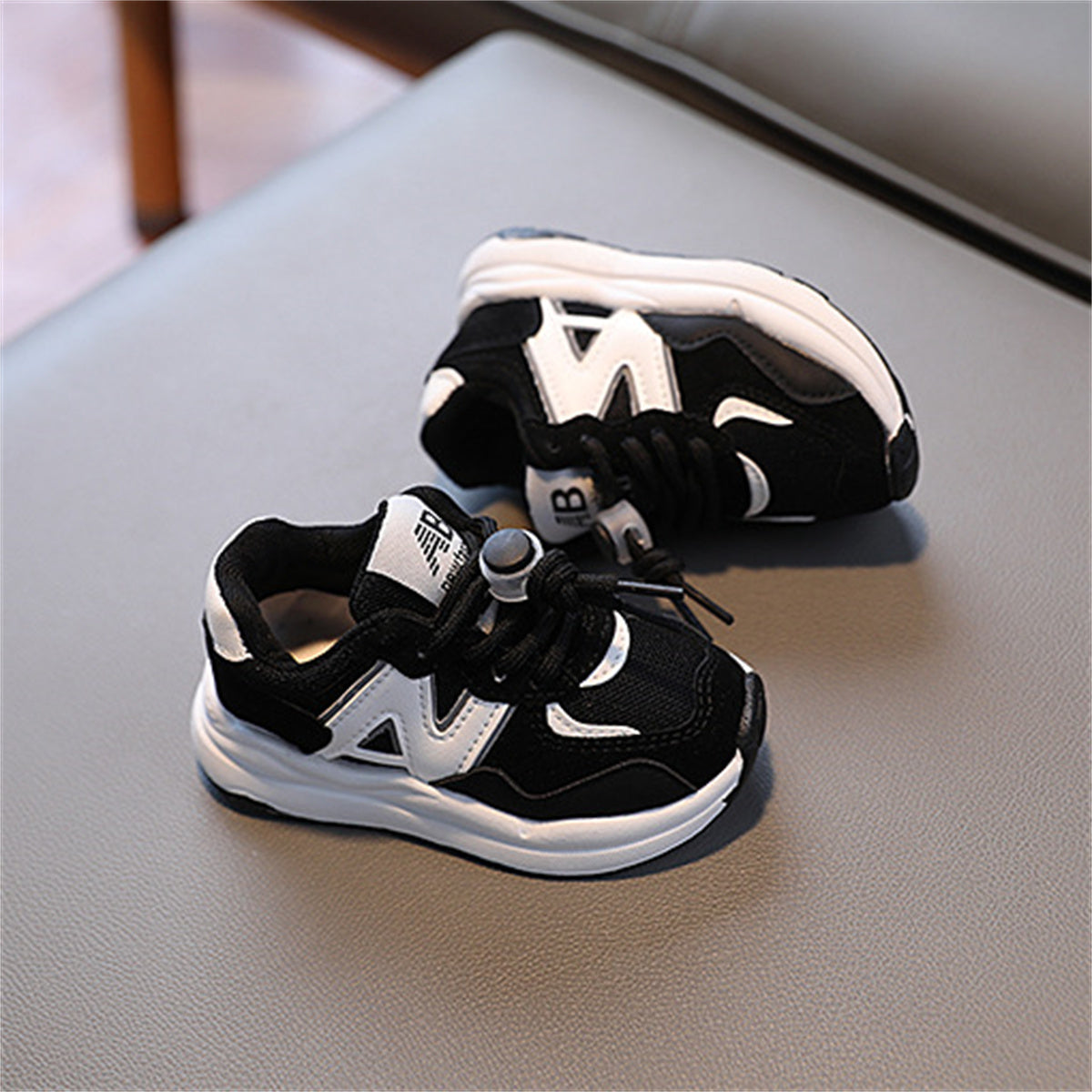 Children's and boys' spring and autumn tower buckle color matching simple line support soft sole sports shoes