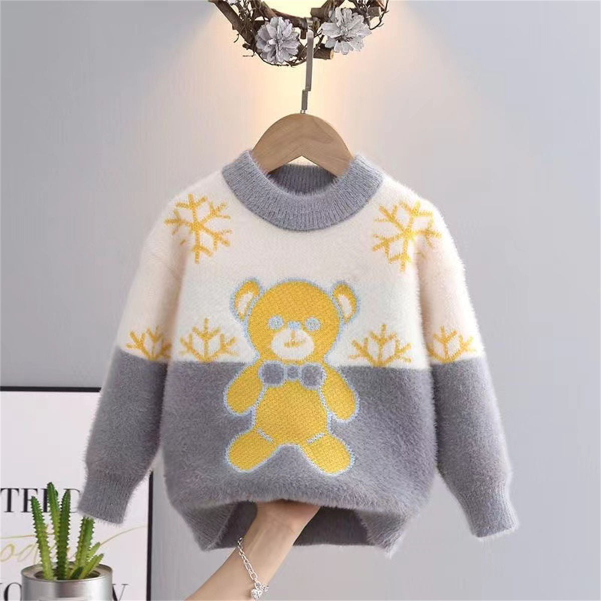 Cute winter style bear pullover sweater for boys and girls