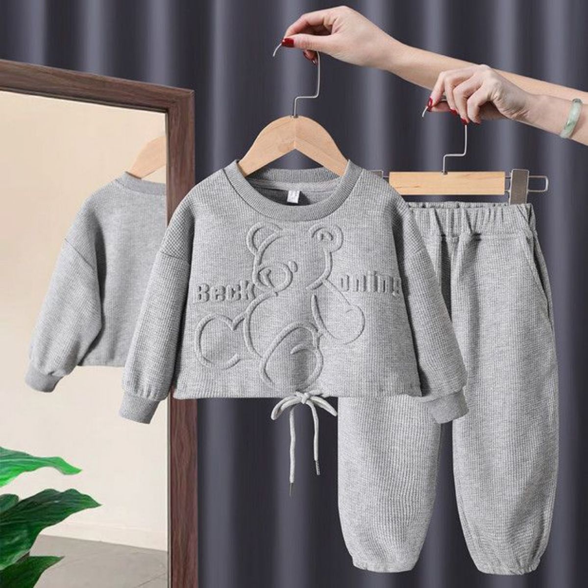 Girls Bear Sweater Suit Spring and Autumn New Children Cartoon Sweater Pants Two-piece Suit