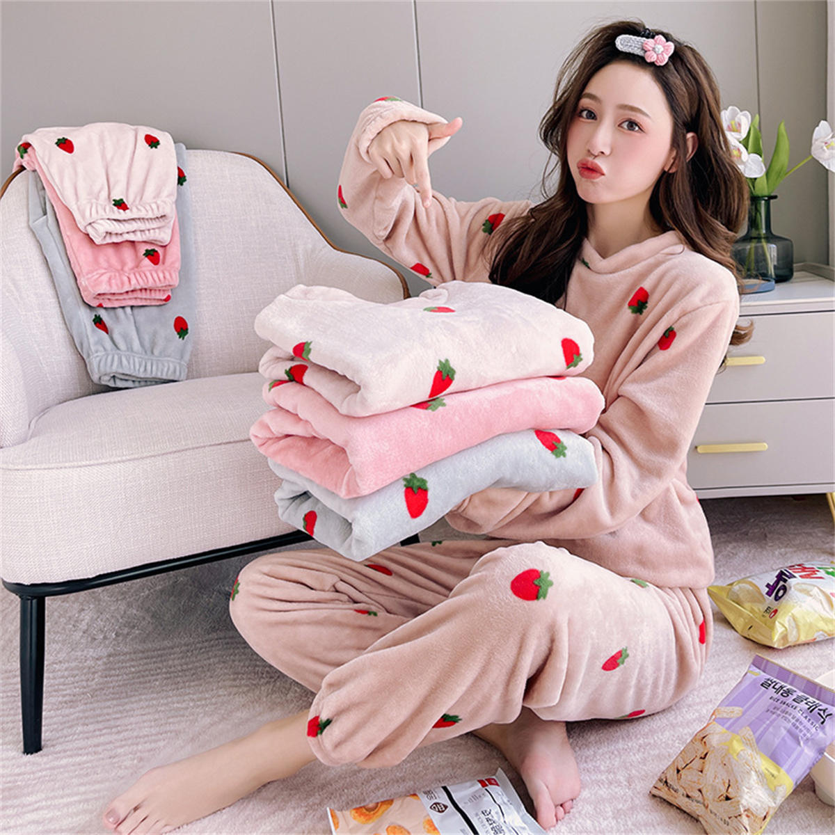 Women's autumn and winter round neck coral fleece pajamas with printed strawberry