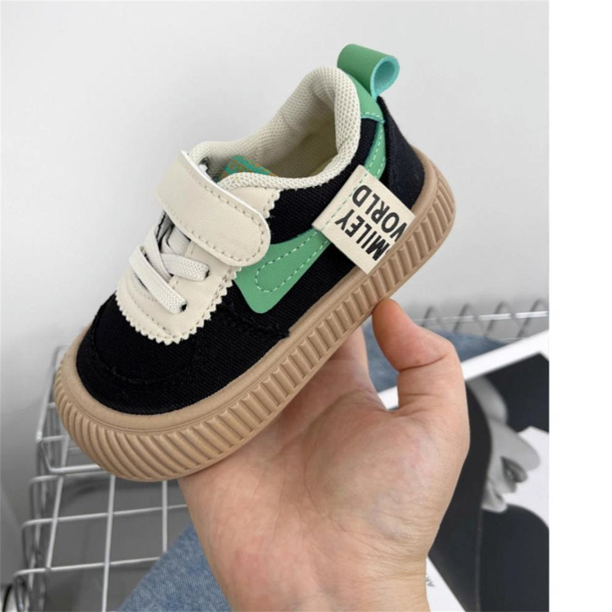 Children's and boys' spring and autumn color matching simple design soft bottom biscuit head low top canvas shoes