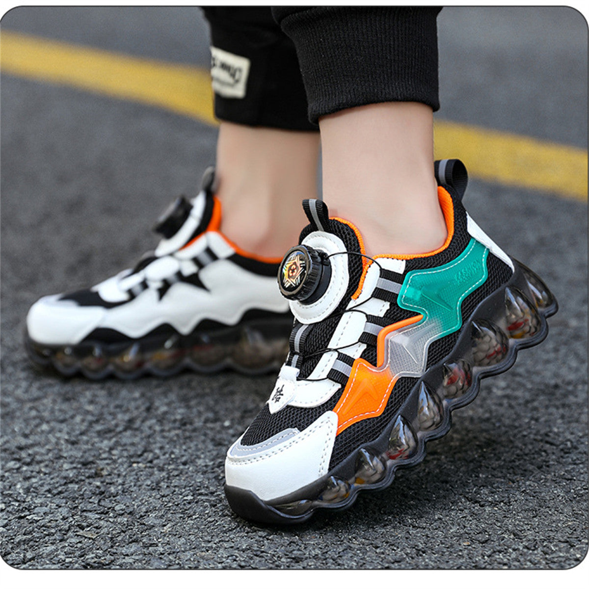 Middle and large boys spring and autumn color matching sports style running soft sole shock absorption non-slip sports shoes