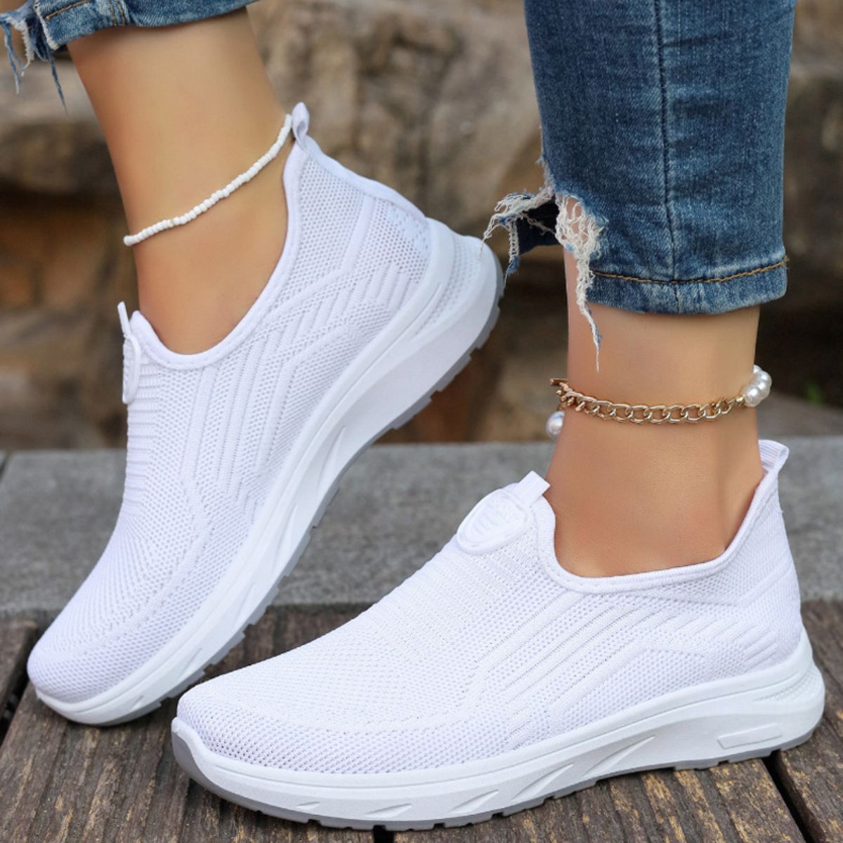 Comfortable flying woven slip-on shoes for mothers women