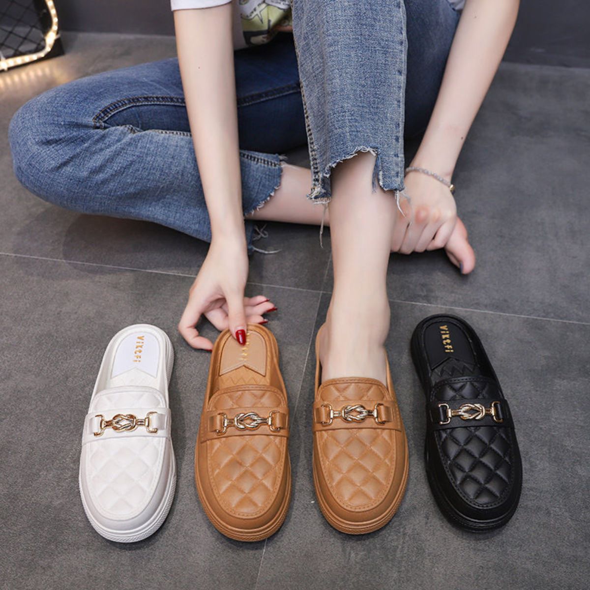 Height-enhancing fashionable closed-toe half-slippers