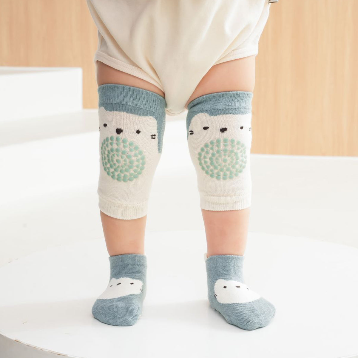 Children's cartoon animal dotted anti-slip knee socks set