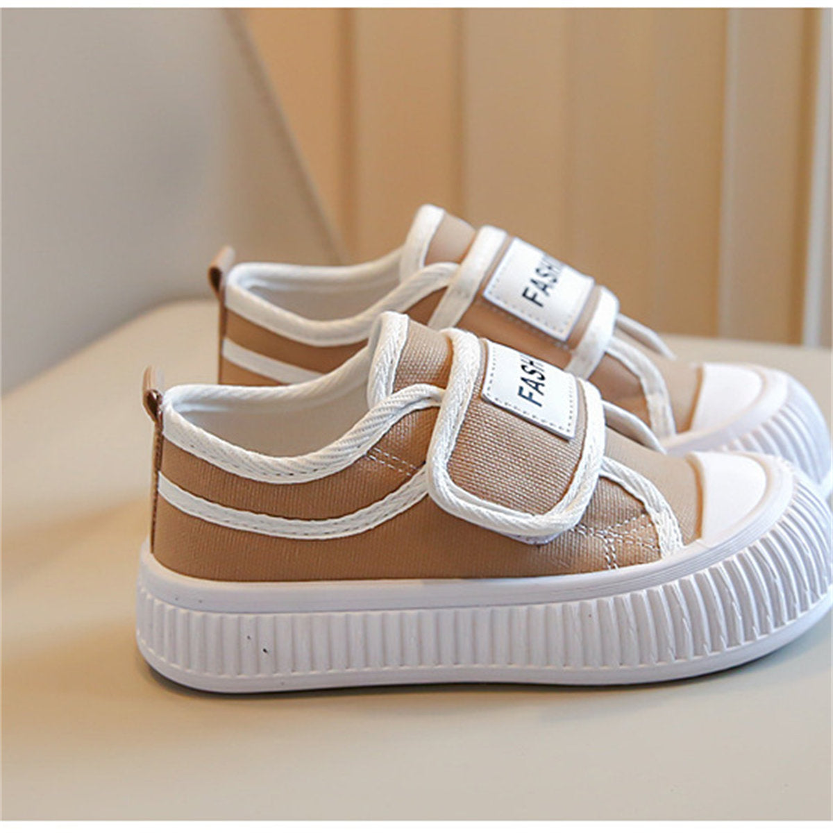 Medium and large girls' soft sole casual style letter style sweet and cool low-top canvas shoes