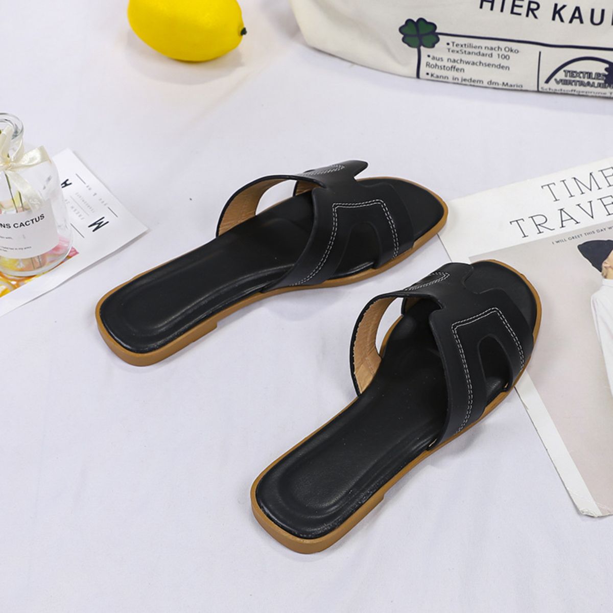 Fashionable flat sandals