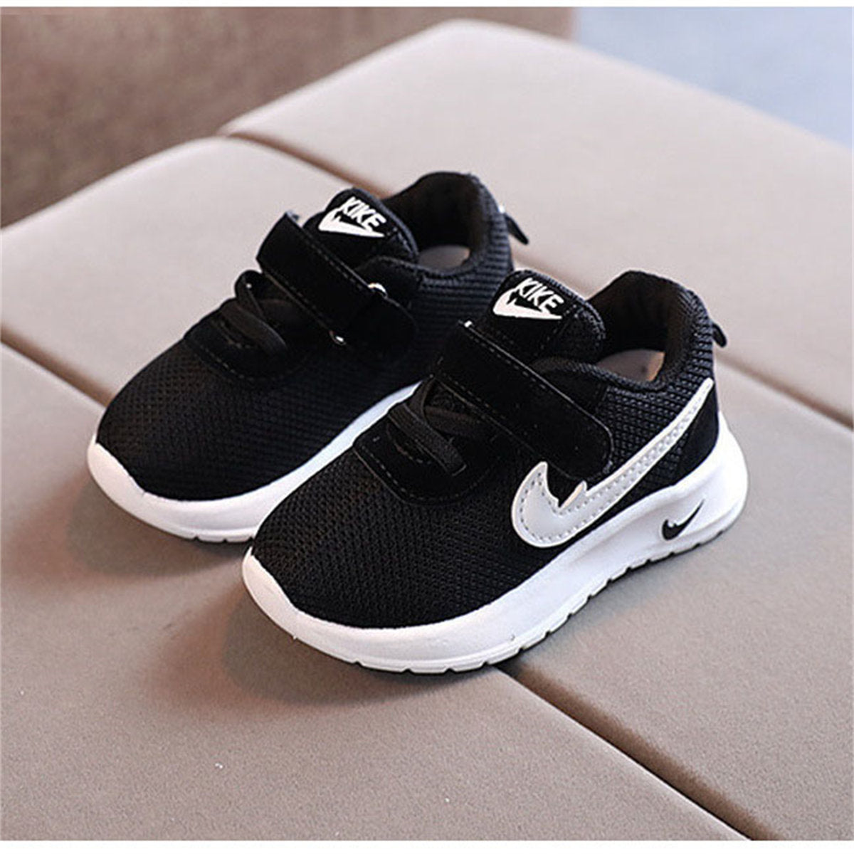 Children's solid color sports shoes