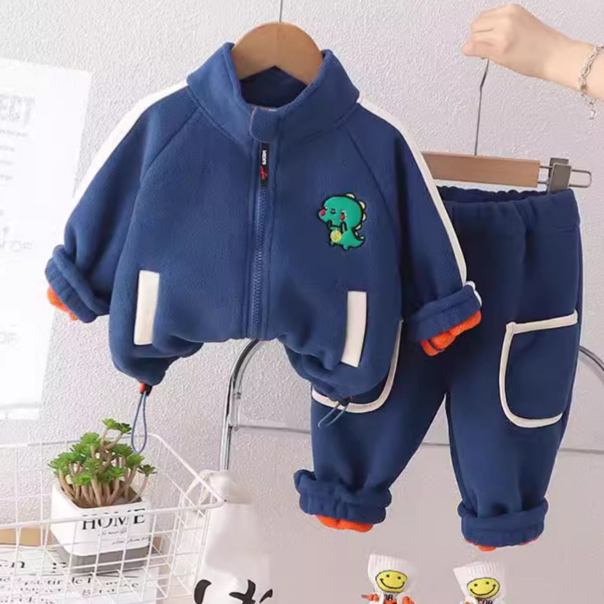 Boys autumn and winter double-sided fleece suit new baby winter clothes plus fleece dinosaur zipper shirt two-piece suit