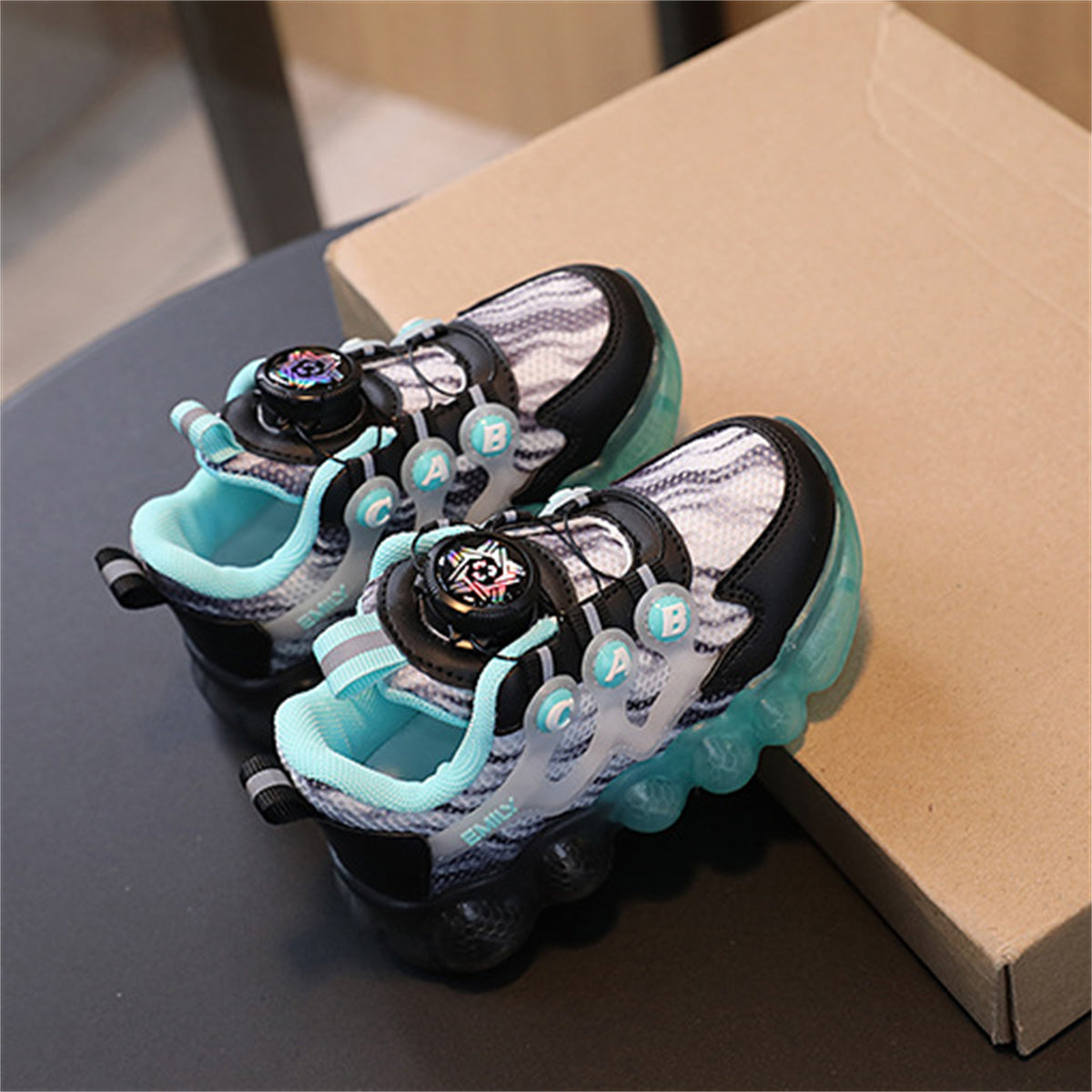 Children's and boys' light-up rotating button breathable running shoes