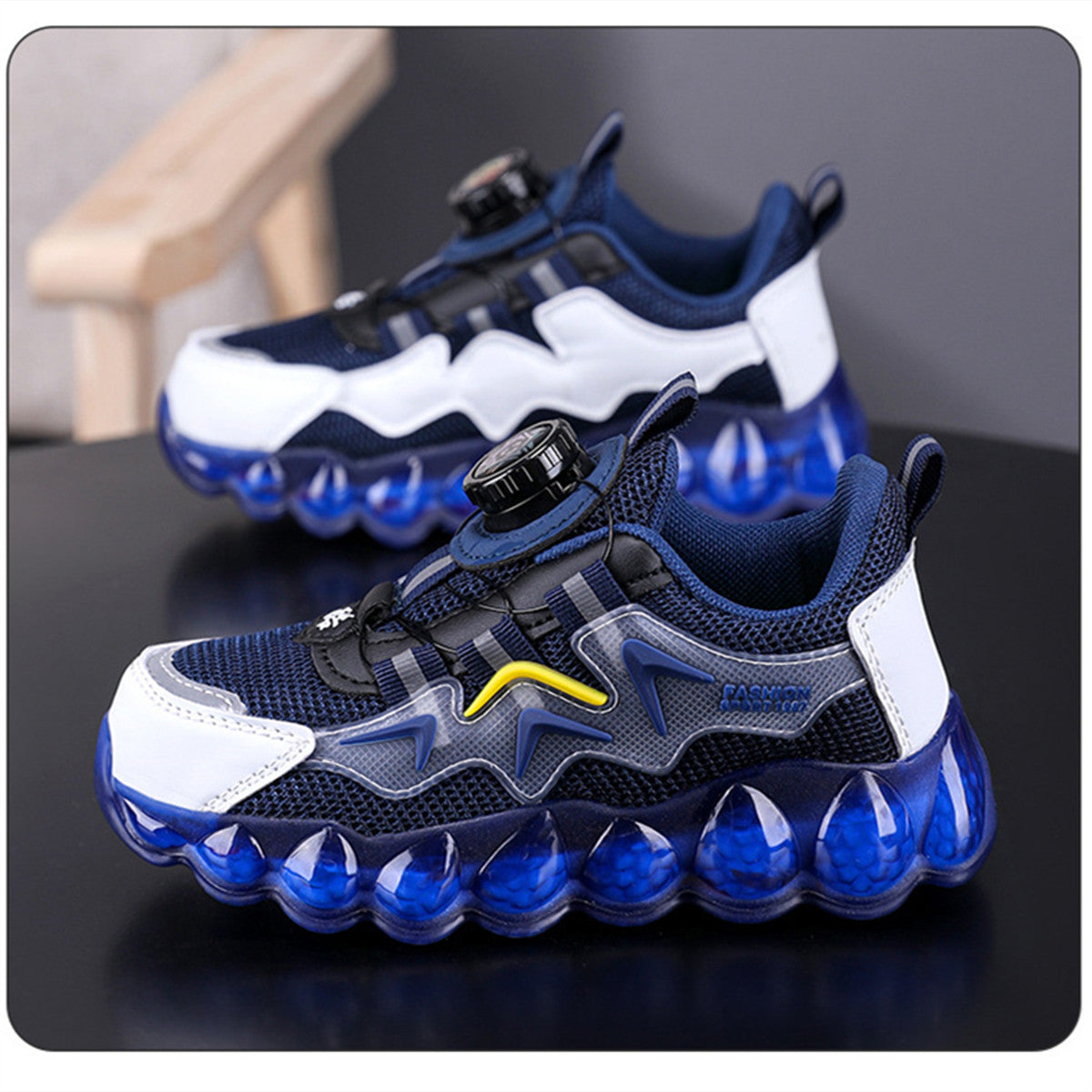 Middle and large boys spring and autumn color matching sports style running soft sole shock absorption non-slip sports shoes