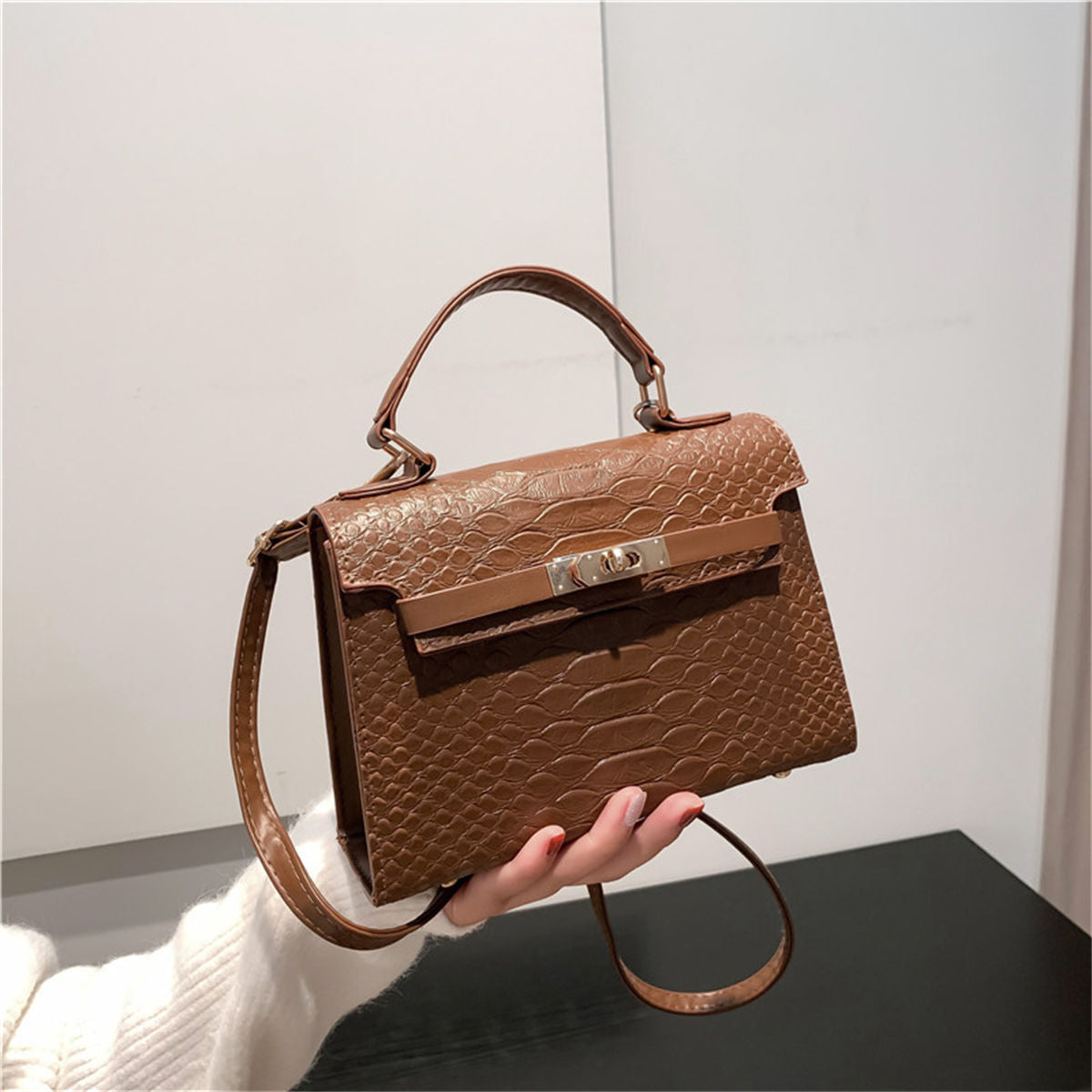 Ladies high-end versatile crossbody solid color shoulder bag