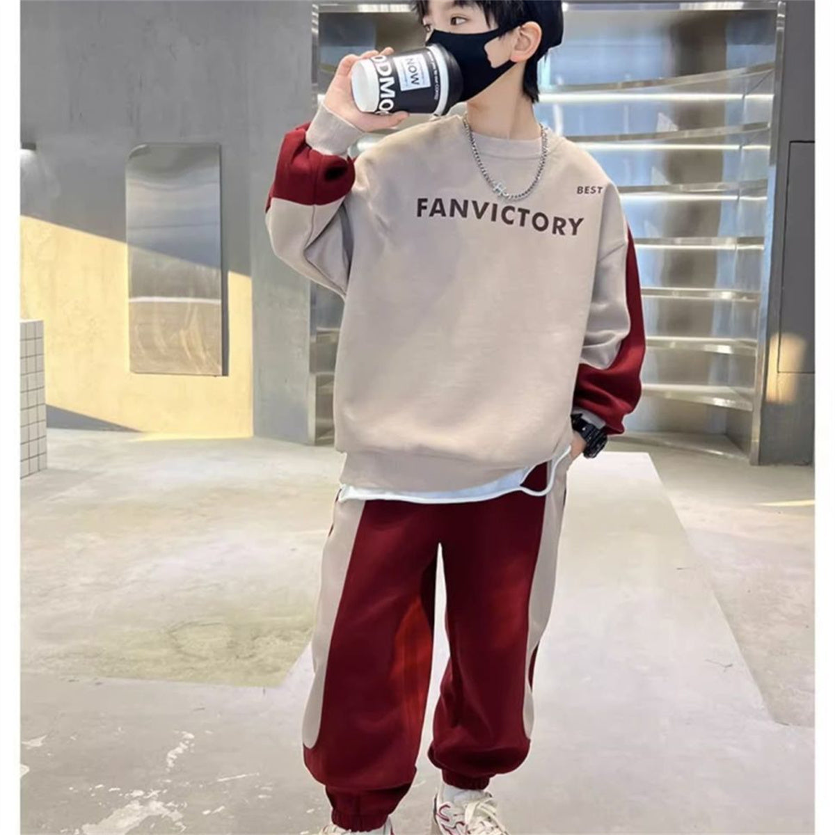 Medium and large boys autumn and winter two-piece suit simple casual sports style letter style sweater suit