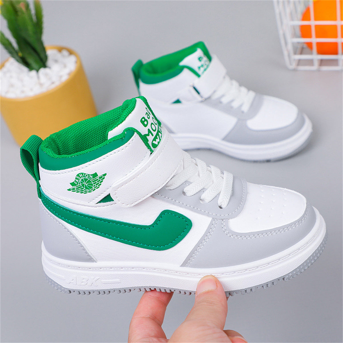 Medium and large boys and girls color matching simple urban style soft bottom high top sneakers