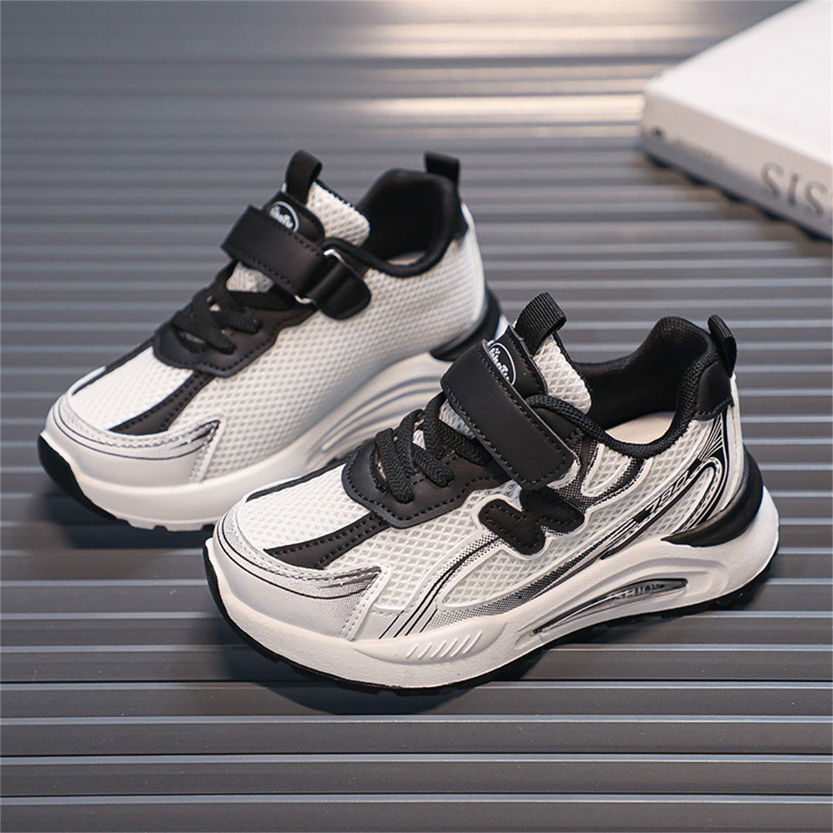 Medium and large boys and girls color matching simple style double mesh breathable ultra-light anti-odor sports shoes