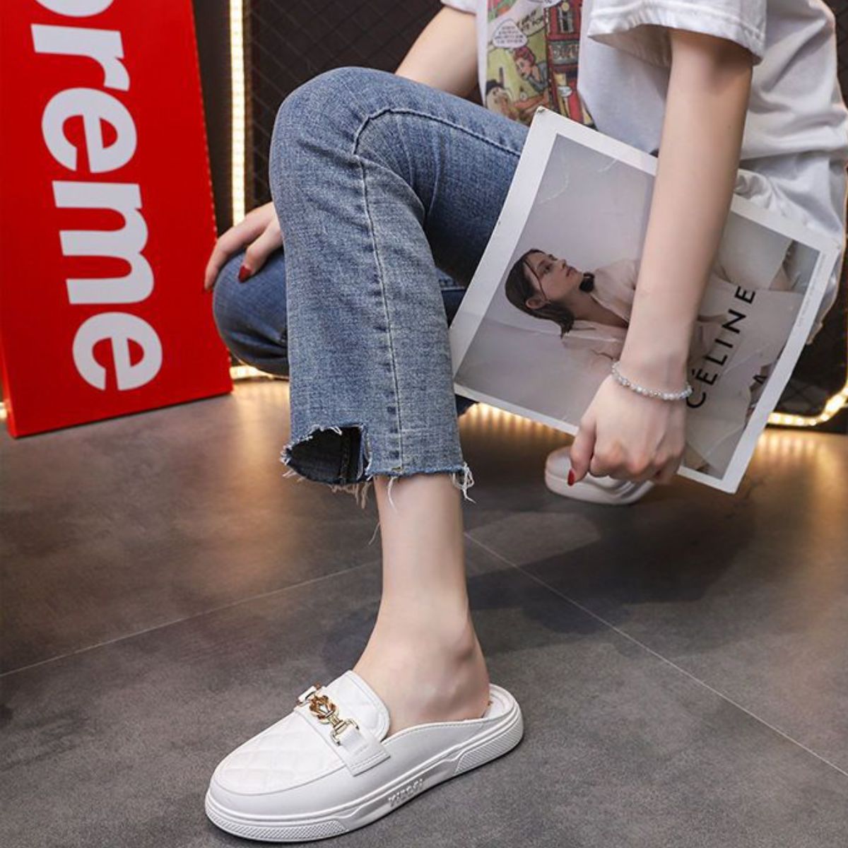 Height-enhancing fashionable closed-toe half-slippers