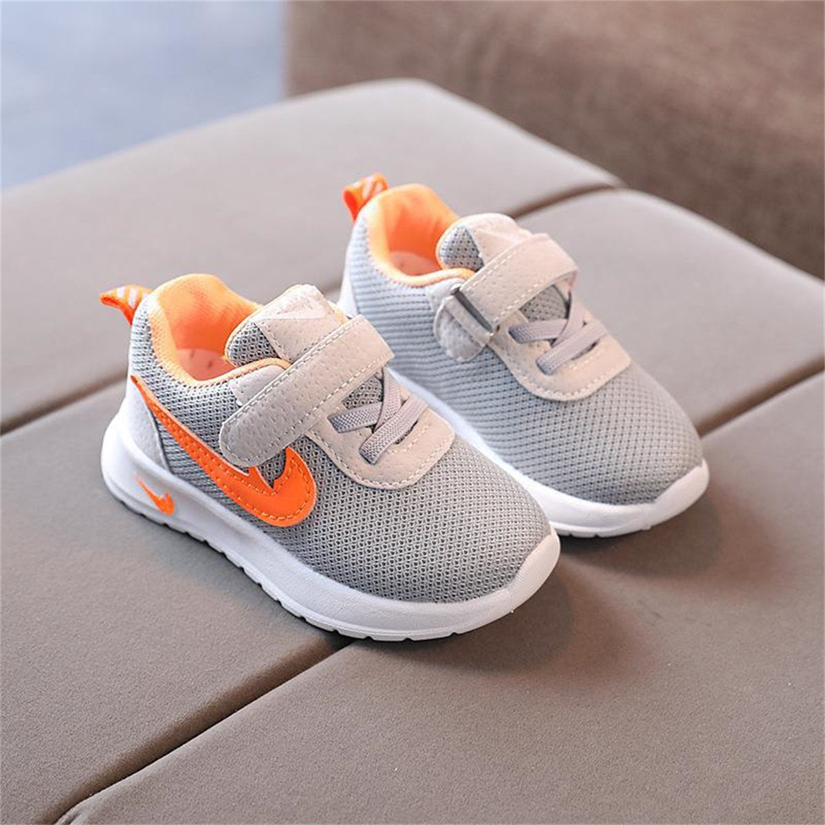 Children's solid color sports shoes