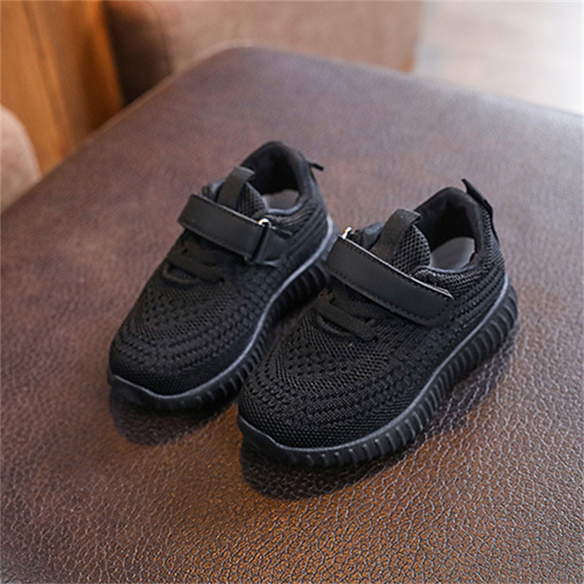 Children's and boys' solid color simple style flying woven sports shoes