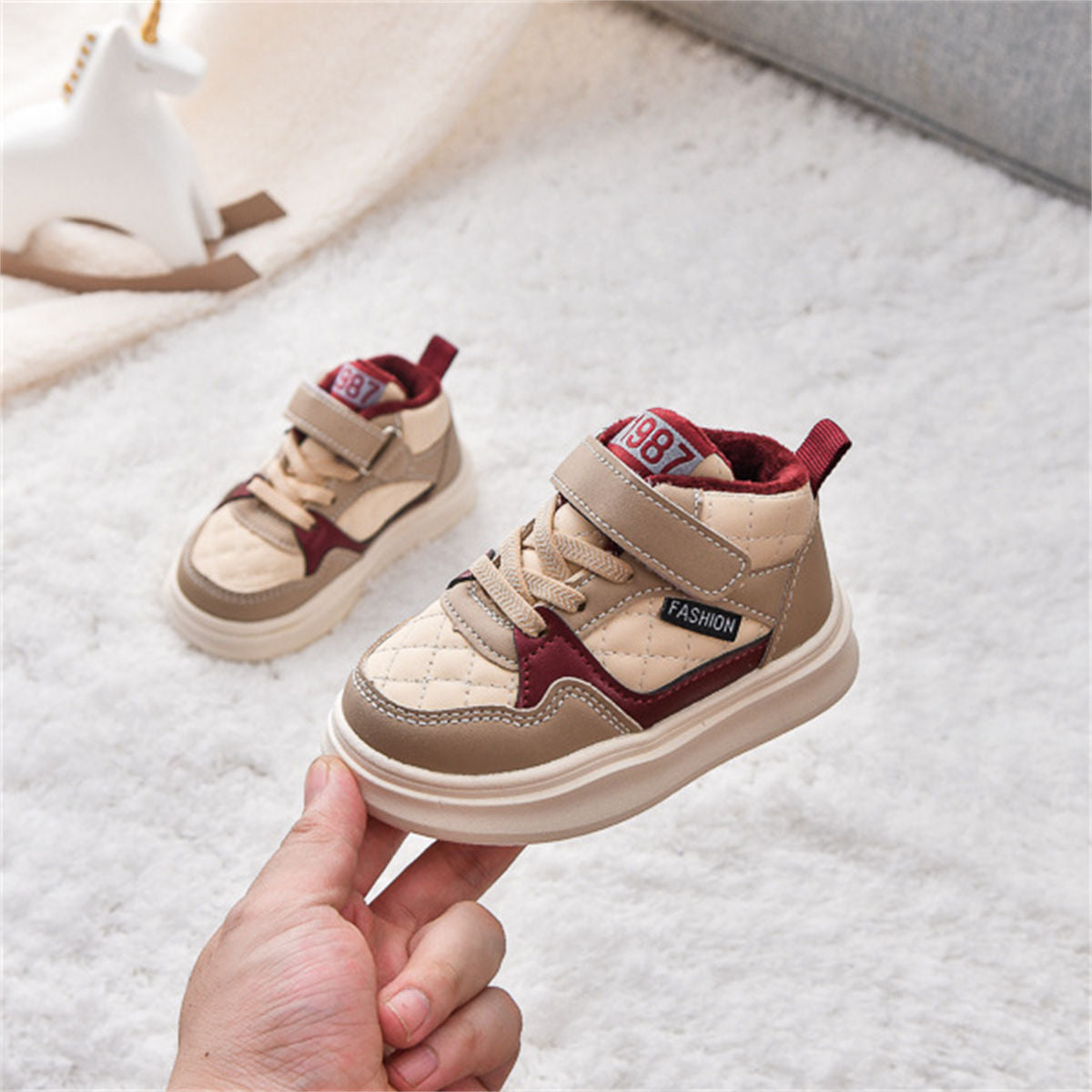 Children&#39;s and boys&#39; winter velvet color matching casual style waterproof warm high-top sneakers