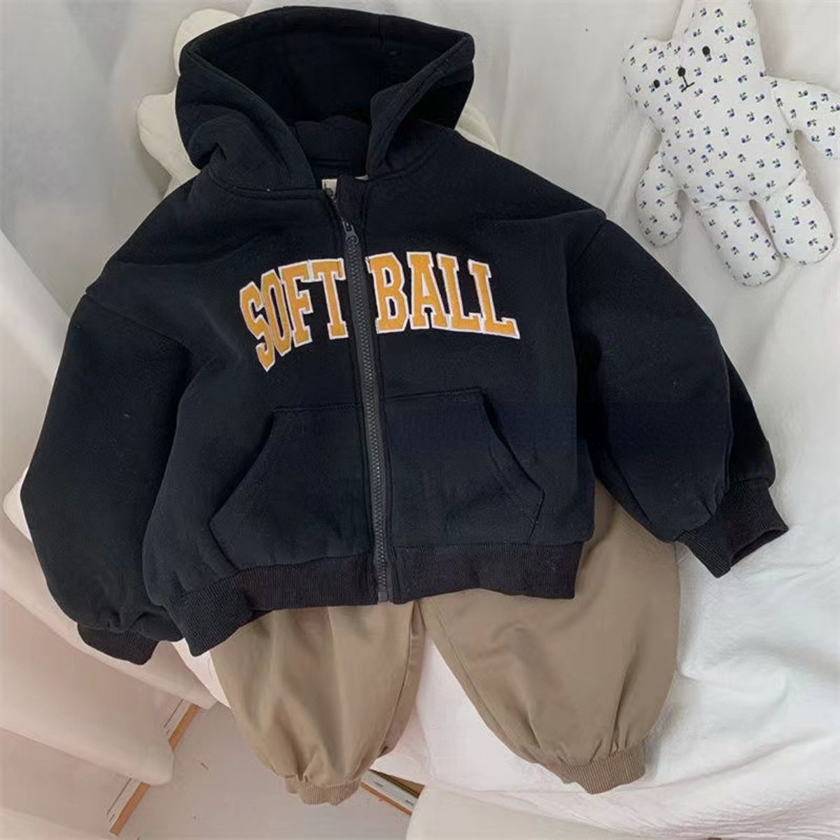 Children's hooded fleece sweatshirt jacket