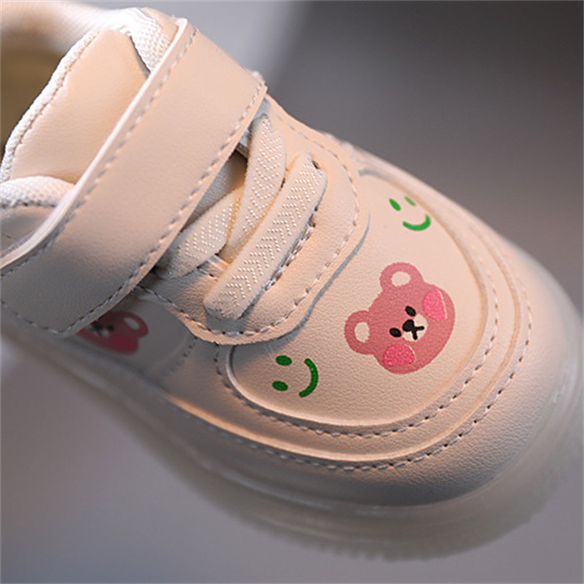 Cute pink bear style LED waterproof casual low-top sneakers for kids and girls