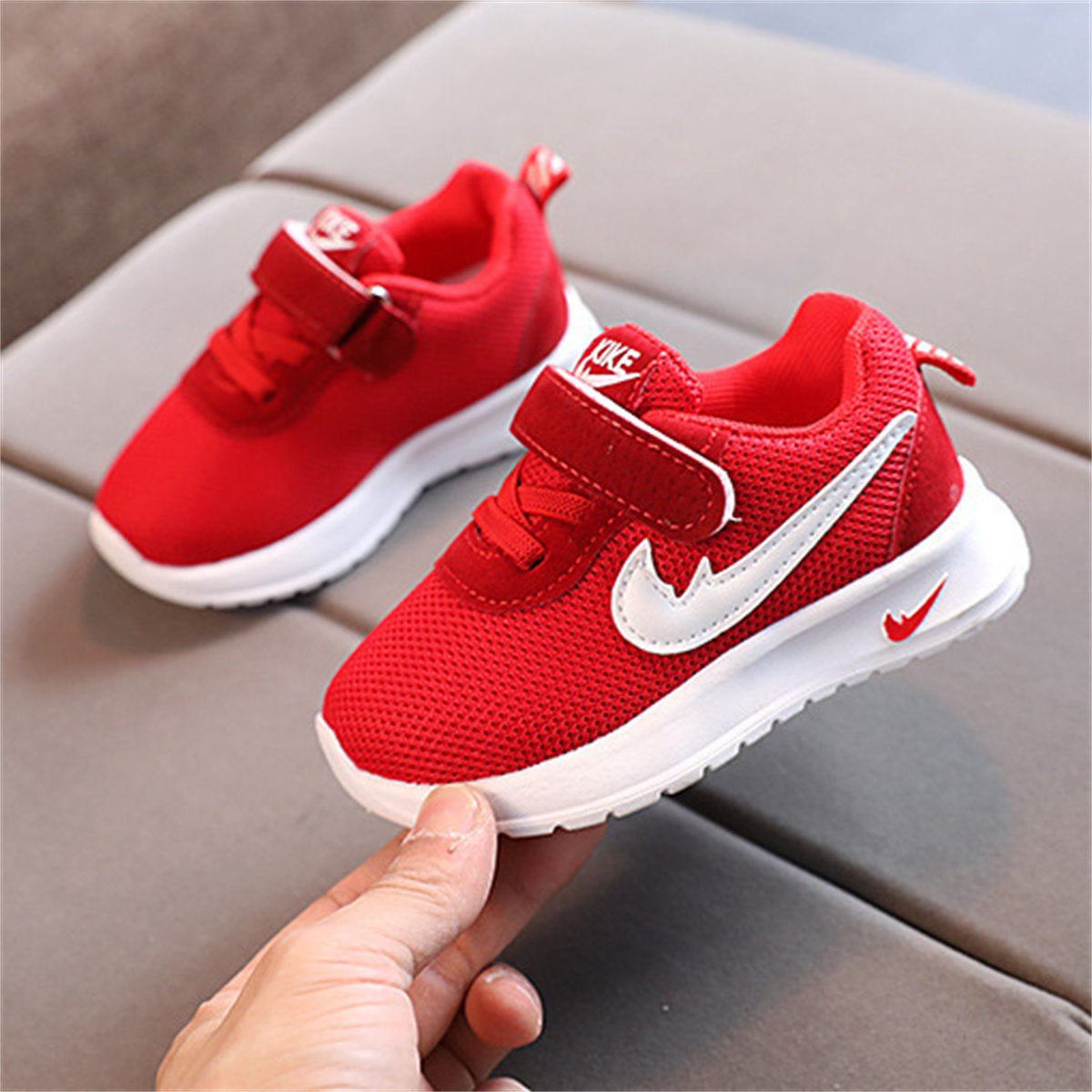 Children's solid color sports shoes