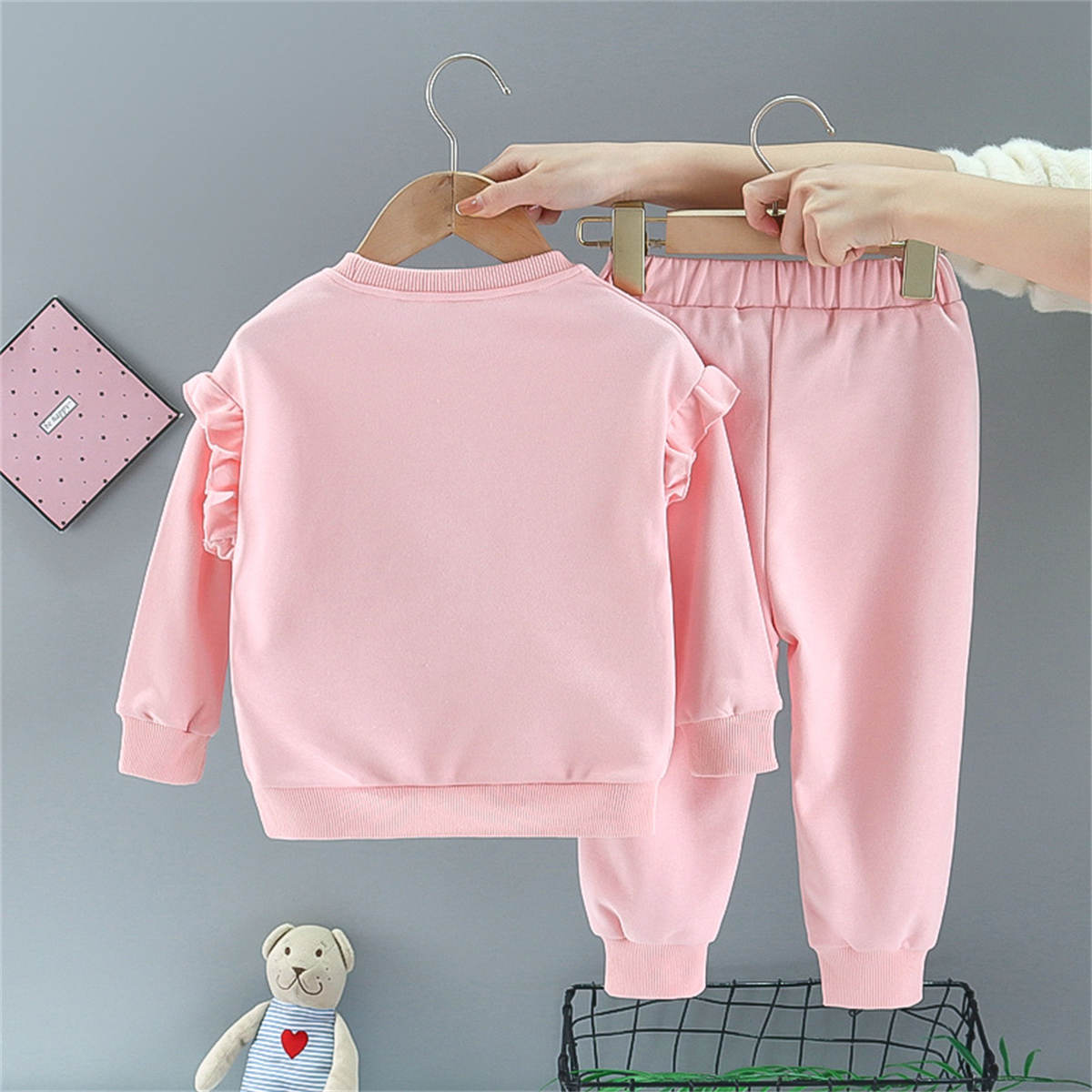 New style girls spring and autumn suits for babies and toddlers two piece suits