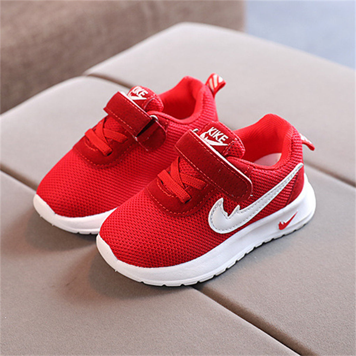 Children's solid color sports shoes